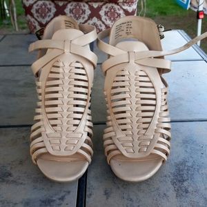 Bin 19. American eagle heeled sandles